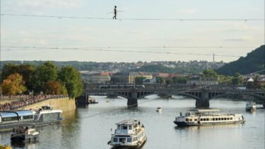 Provazochodkyně nad Vltavou. Tatiana-Mosio Bongonga zahájila Letní Letnou